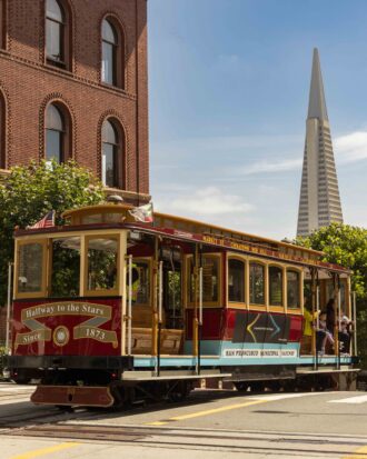 San Francisco - Cable car - Transamerica Pyramid